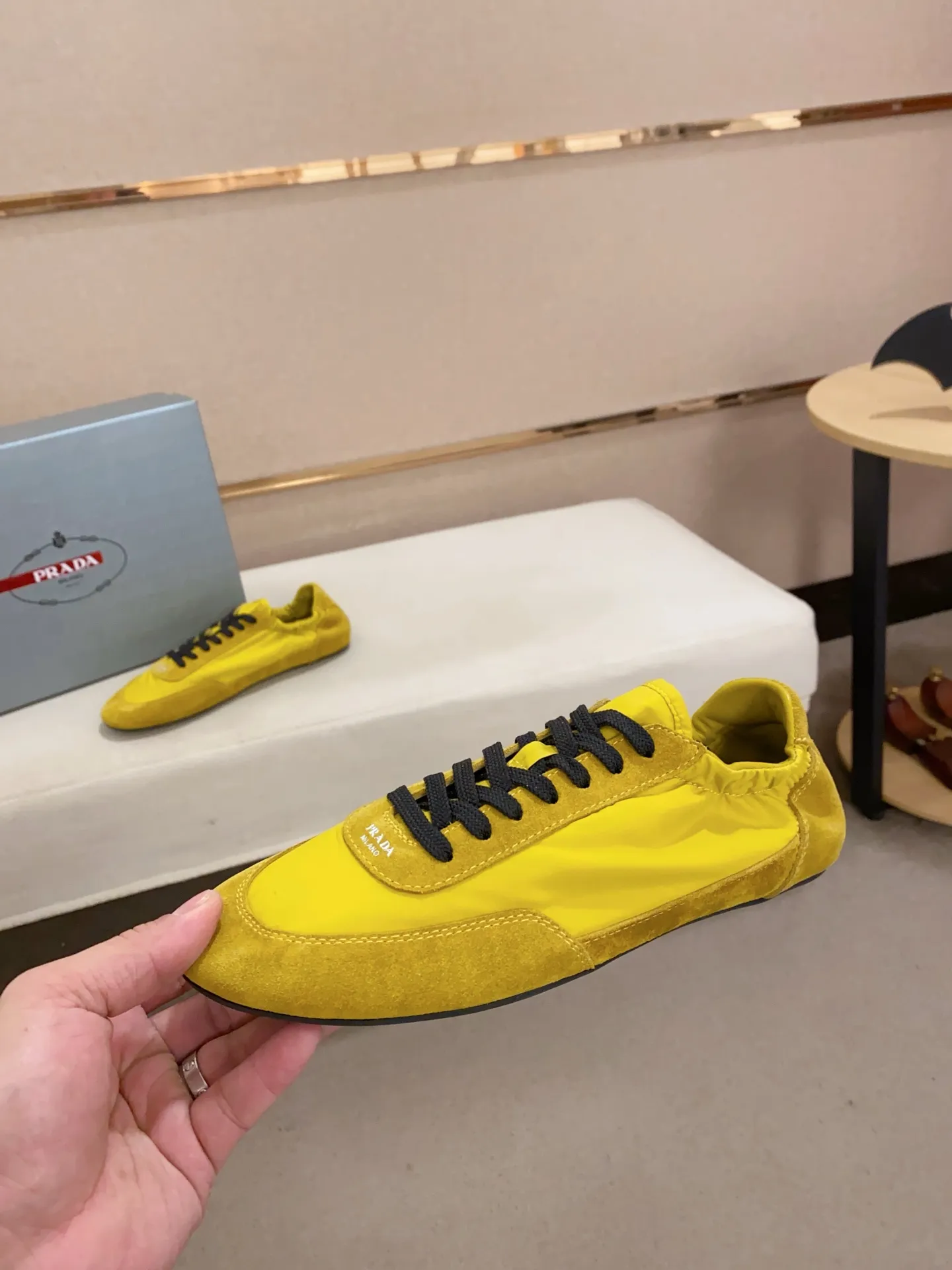 Men's shoes 💰 500💰 ✔️✔️✔️High version High-quality new PRADA counters are launched simultaneously. The new men's shoes and 😘fabrics are selected from first-layer cow suede and waterproof fabrics, and are made by pure handicrafts. Lining: Full sheepskin lining. 👍🏿 High-end ☄️ air-cushion molded anti-slip rubber outsole, exquisite lines, simple and elegant, comfortable and high-end for leisure travel. Number of yards: 38 to 44. Can be customized45